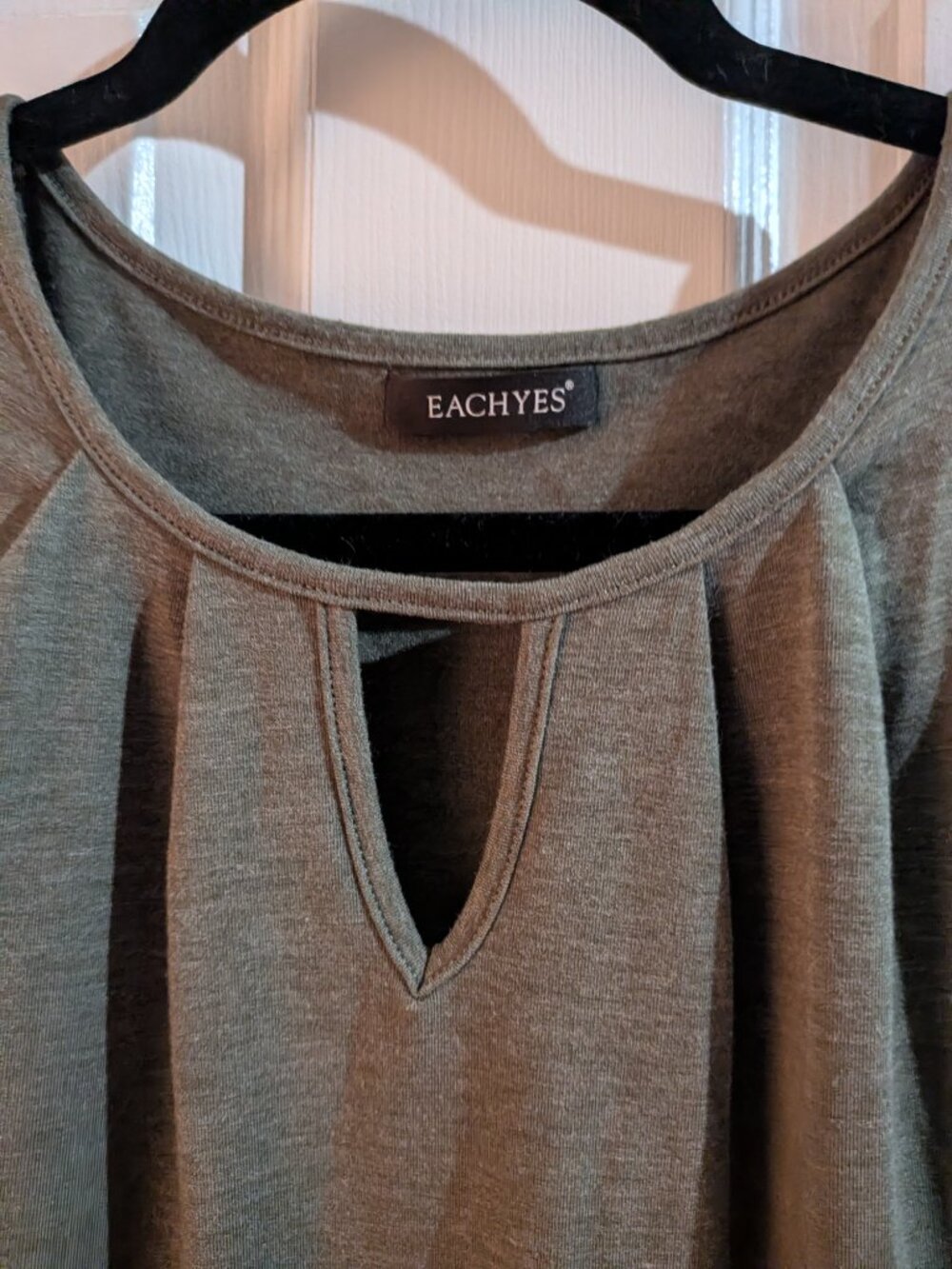 Green long sleeved top - XL - Picture 2 of 3